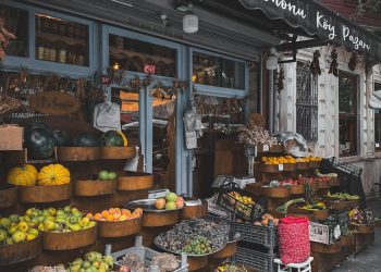 Sustainable Fashion: A Guide to Shopping Smarter and Making a Difference